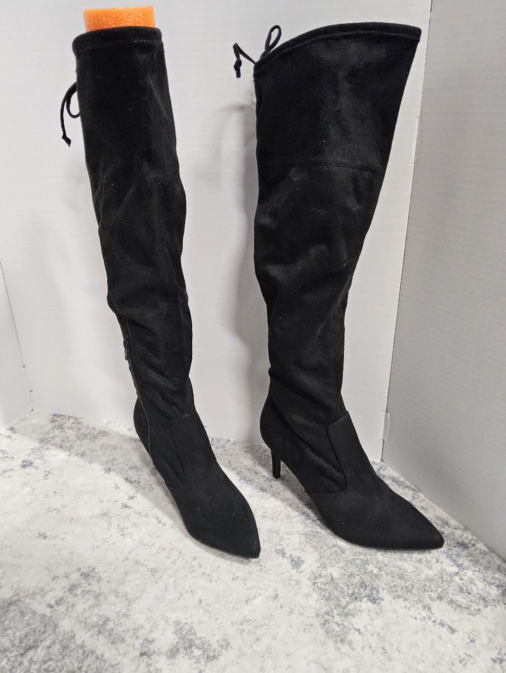 Customer Return Bandolino Size 9 Black Knee-High Pointed Toe Heeled Boots